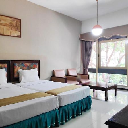New Grand Park Hotel Surabaya Eksteriør bilde