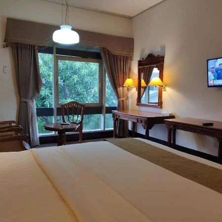 New Grand Park Hotel Surabaya Eksteriør bilde
