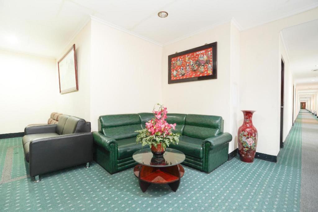 New Grand Park Hotel Surabaya Eksteriør bilde