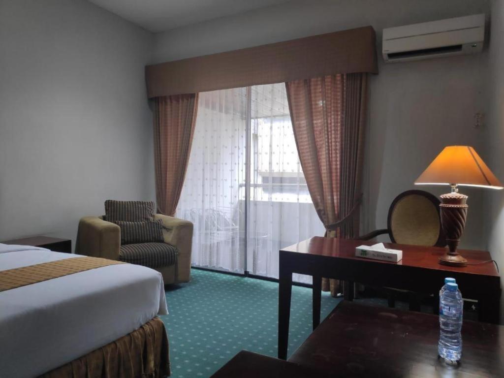 New Grand Park Hotel Surabaya Eksteriør bilde