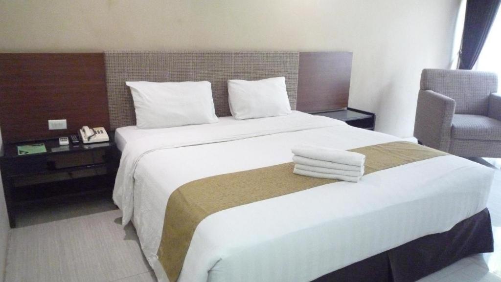 New Grand Park Hotel Surabaya Eksteriør bilde