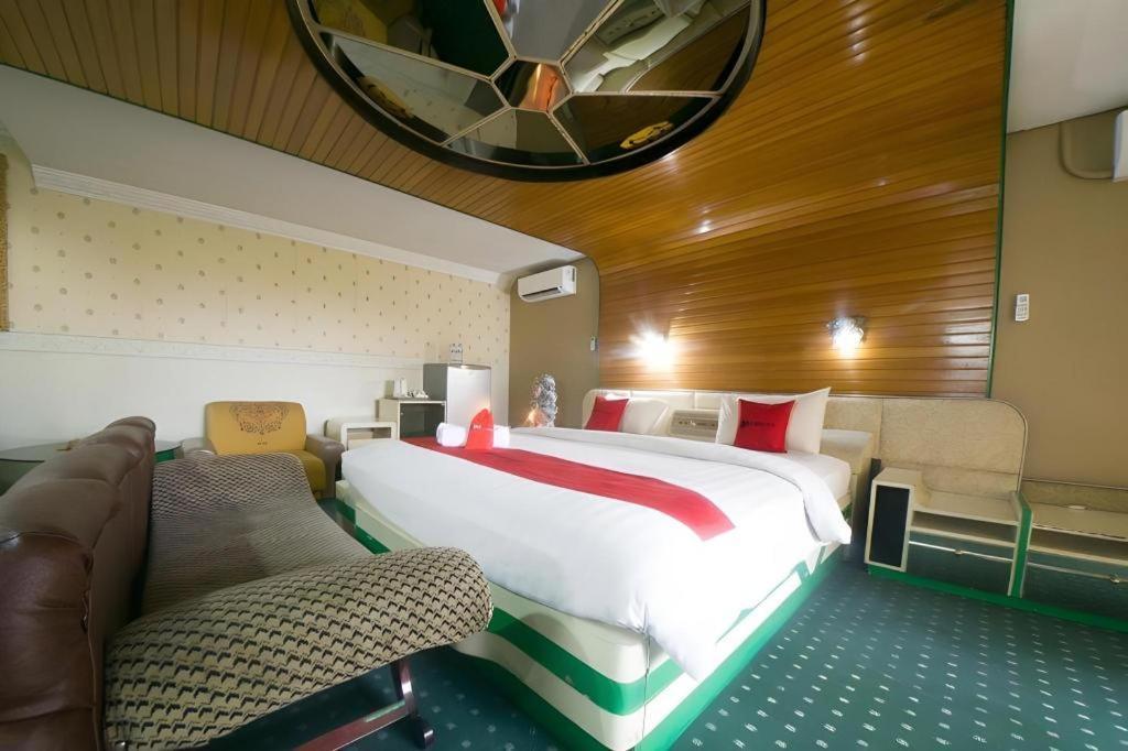 New Grand Park Hotel Surabaya Eksteriør bilde