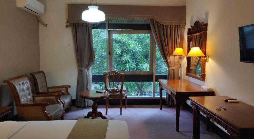 New Grand Park Hotel Surabaya Eksteriør bilde