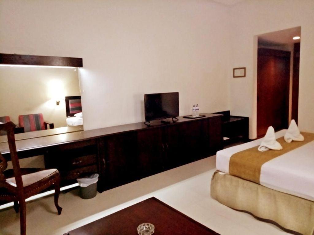 New Grand Park Hotel Surabaya Eksteriør bilde