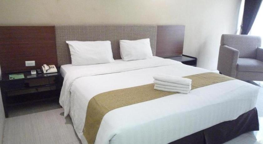 New Grand Park Hotel Surabaya Eksteriør bilde