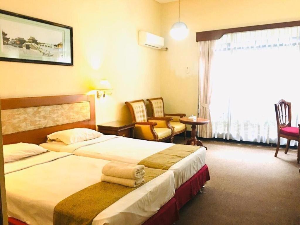 New Grand Park Hotel Surabaya Eksteriør bilde