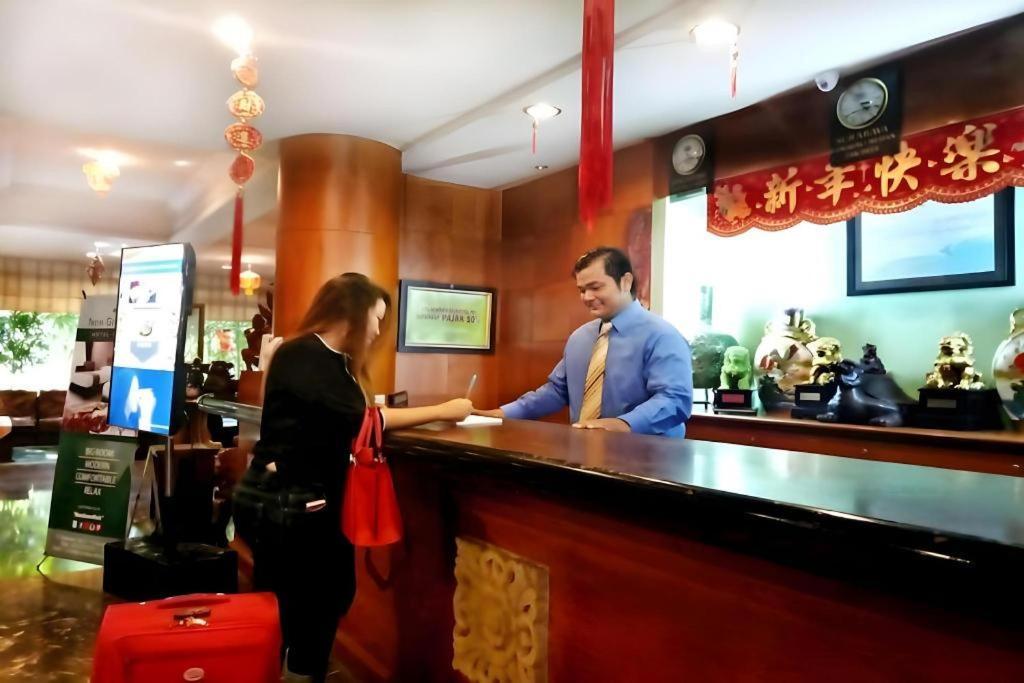 New Grand Park Hotel Surabaya Eksteriør bilde