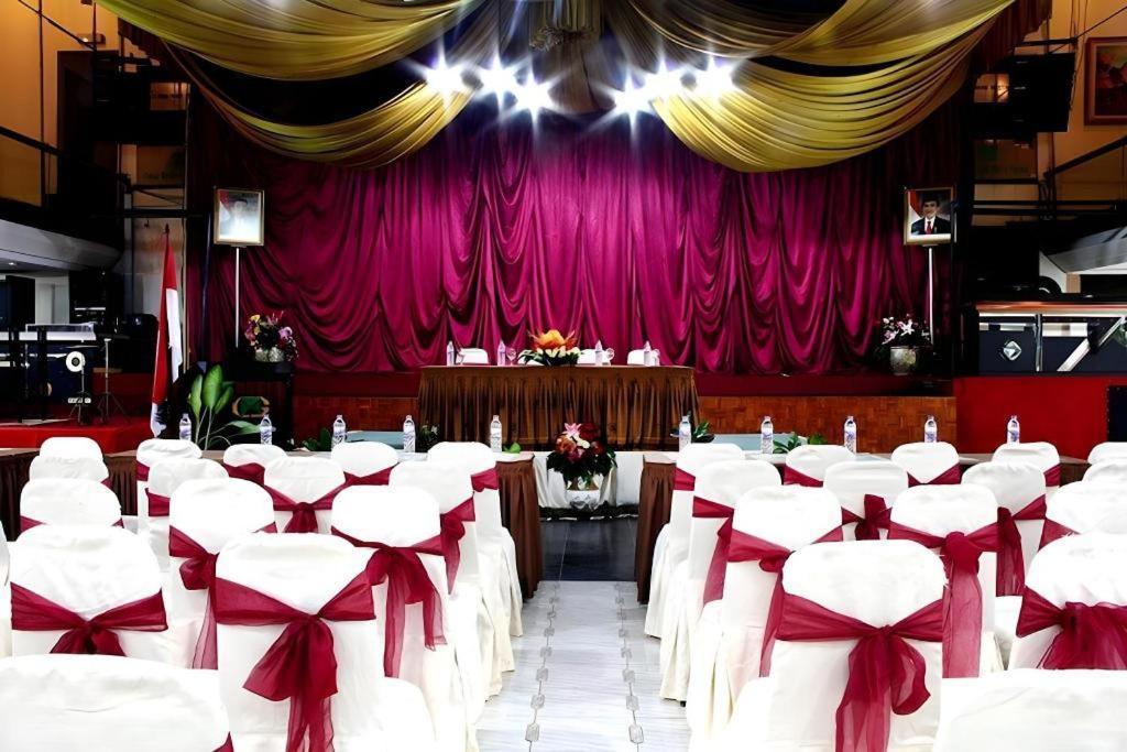 New Grand Park Hotel Surabaya Eksteriør bilde